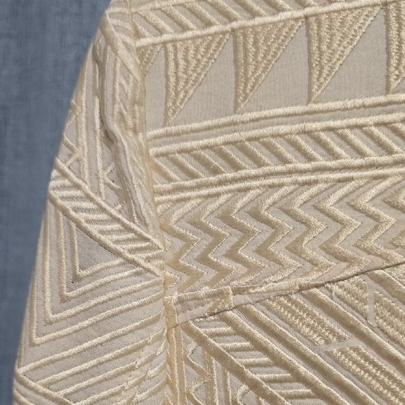 Luxurious Cream Brocade Textured Women's Blazer By Khaadi Size 10 - Picture 16 of 16